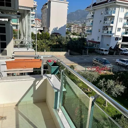 Kucuker Seastar Apartment *